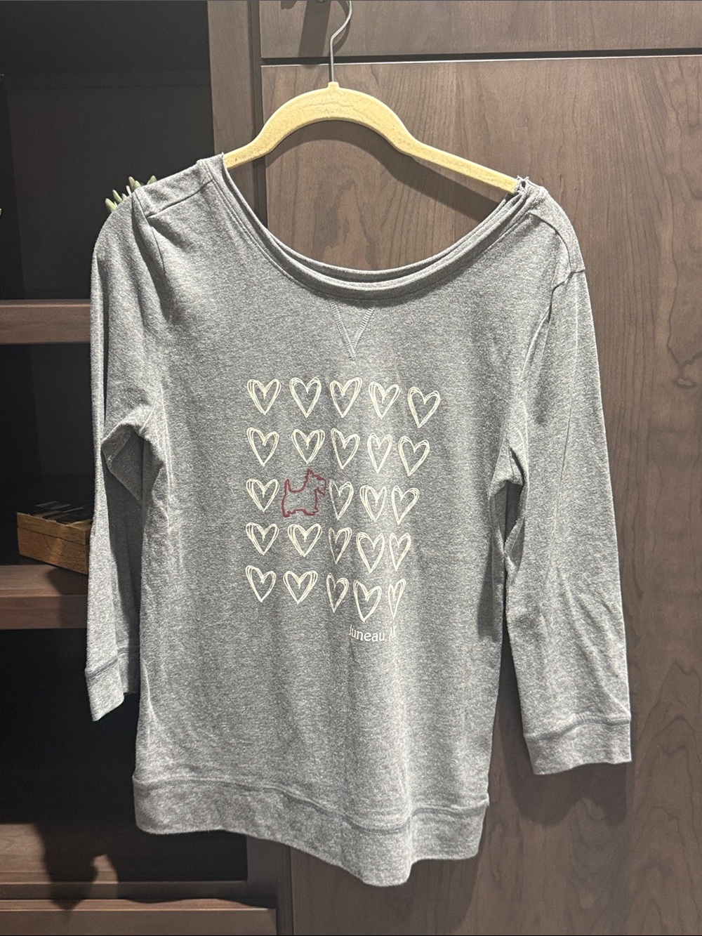 Gear For Sports Gray Women’s Long Sleeve Heart Graphic Top